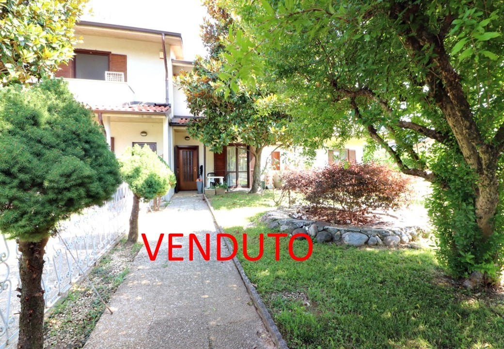 Villetta trifamigliare con giardino in vendita a Busnago (MB)