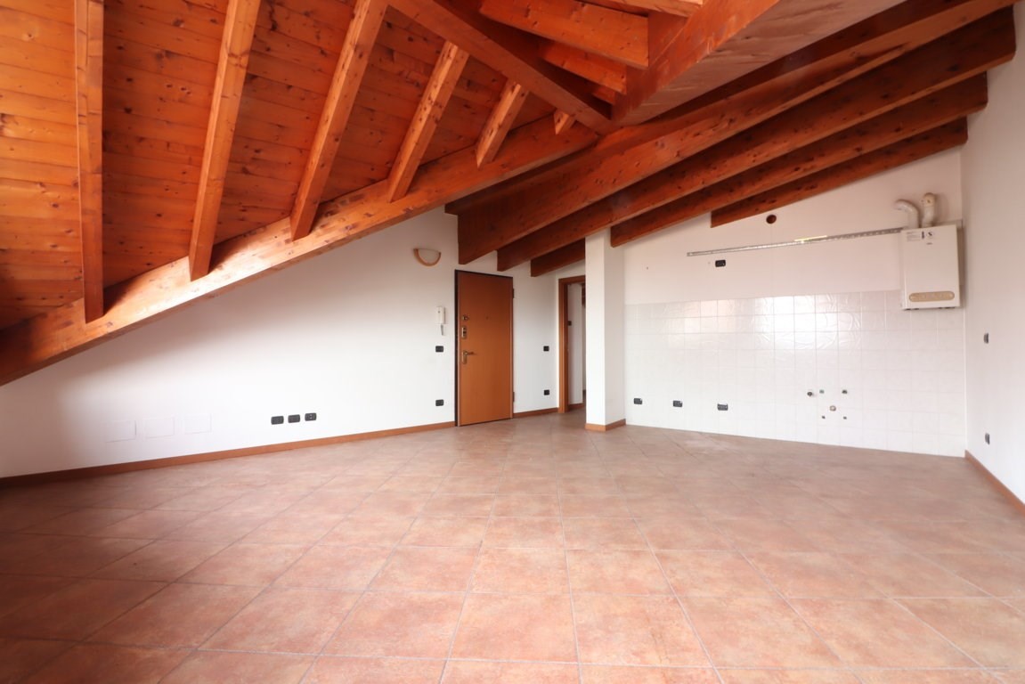 TRE LOCALI IN VENDITA A BUSNAGO (MB)