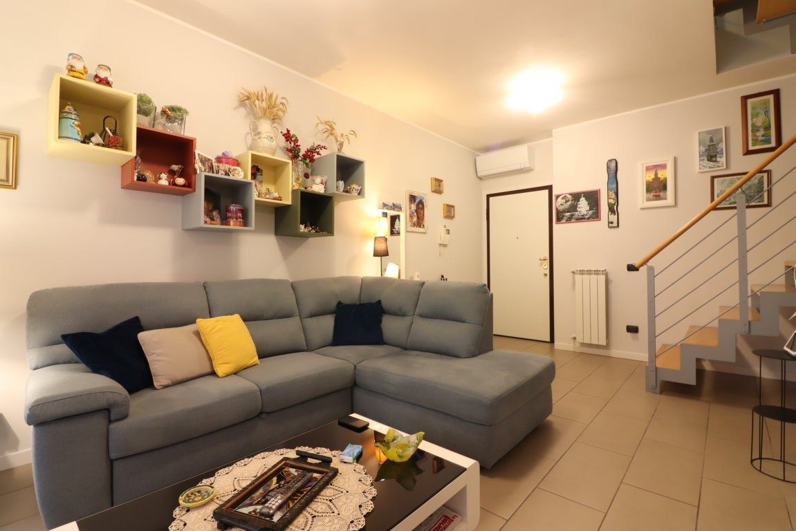 Tre locali con box in vendita a Colnago (MB)