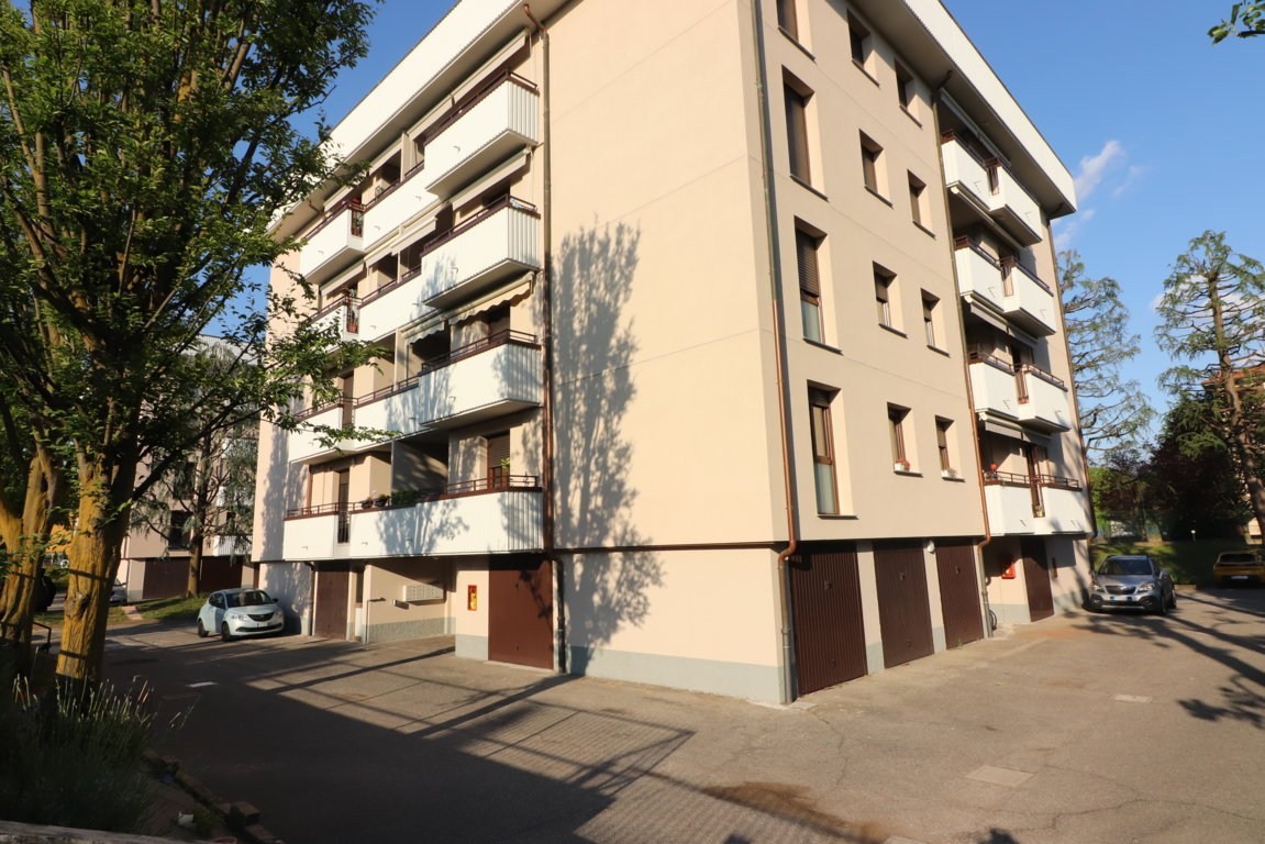 Tre locali con box e cantina in vendita a Busnago (MB)