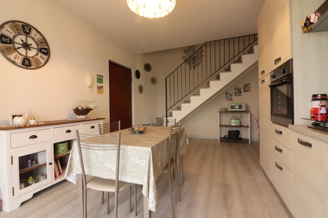 Tre locali con box in vendita a Busnago (MB)