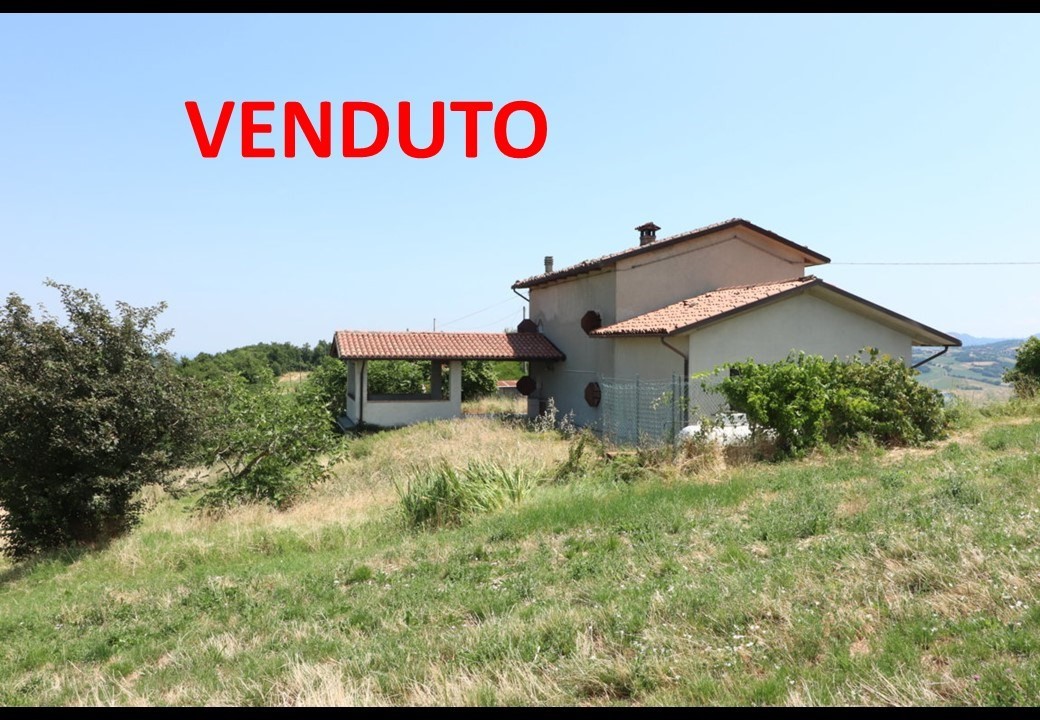 Casale con terreno in vendita a Neviano degli Arduini (PR)
